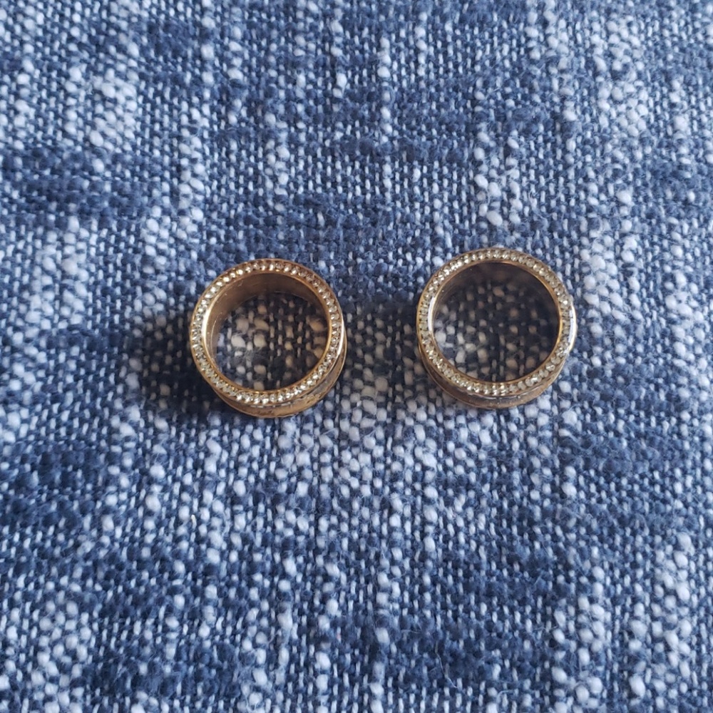 1" tunnels